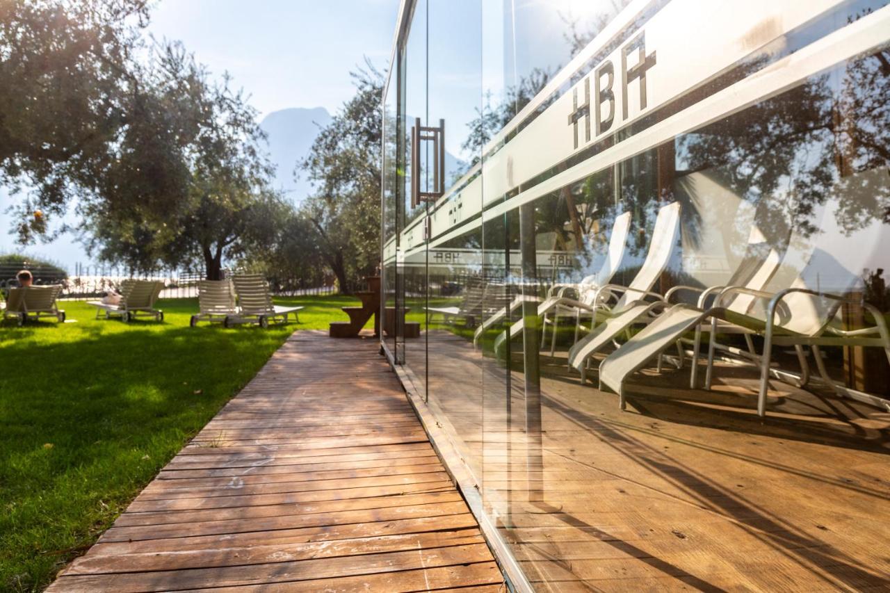Hotel Baia Azzurra - Lake Front Torbole Sul Garda Exteriér fotografie