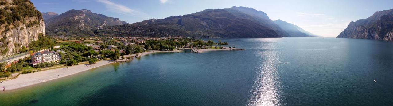 Hotel Baia Azzurra - Lake Front Torbole Sul Garda Exteriér fotografie