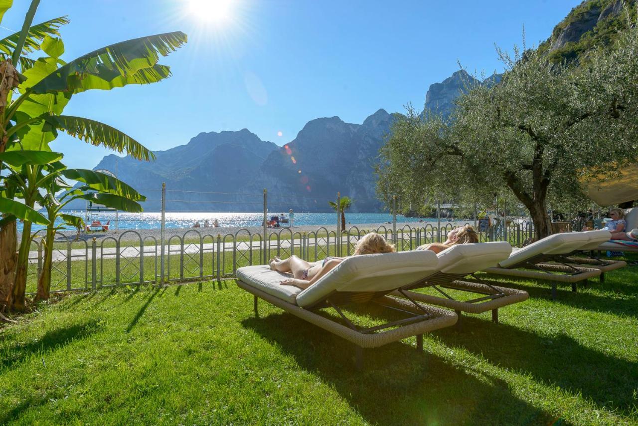 Hotel Baia Azzurra - Lake Front Torbole Sul Garda Exteriér fotografie