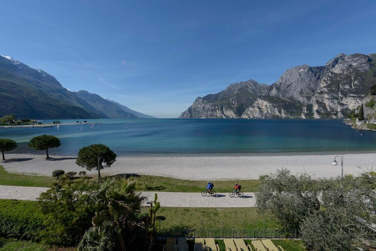 Hotel Baia Azzurra - Lake Front Torbole Sul Garda Exteriér fotografie