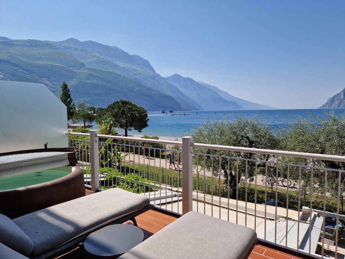 Hotel Baia Azzurra - Lake Front Torbole Sul Garda Exteriér fotografie