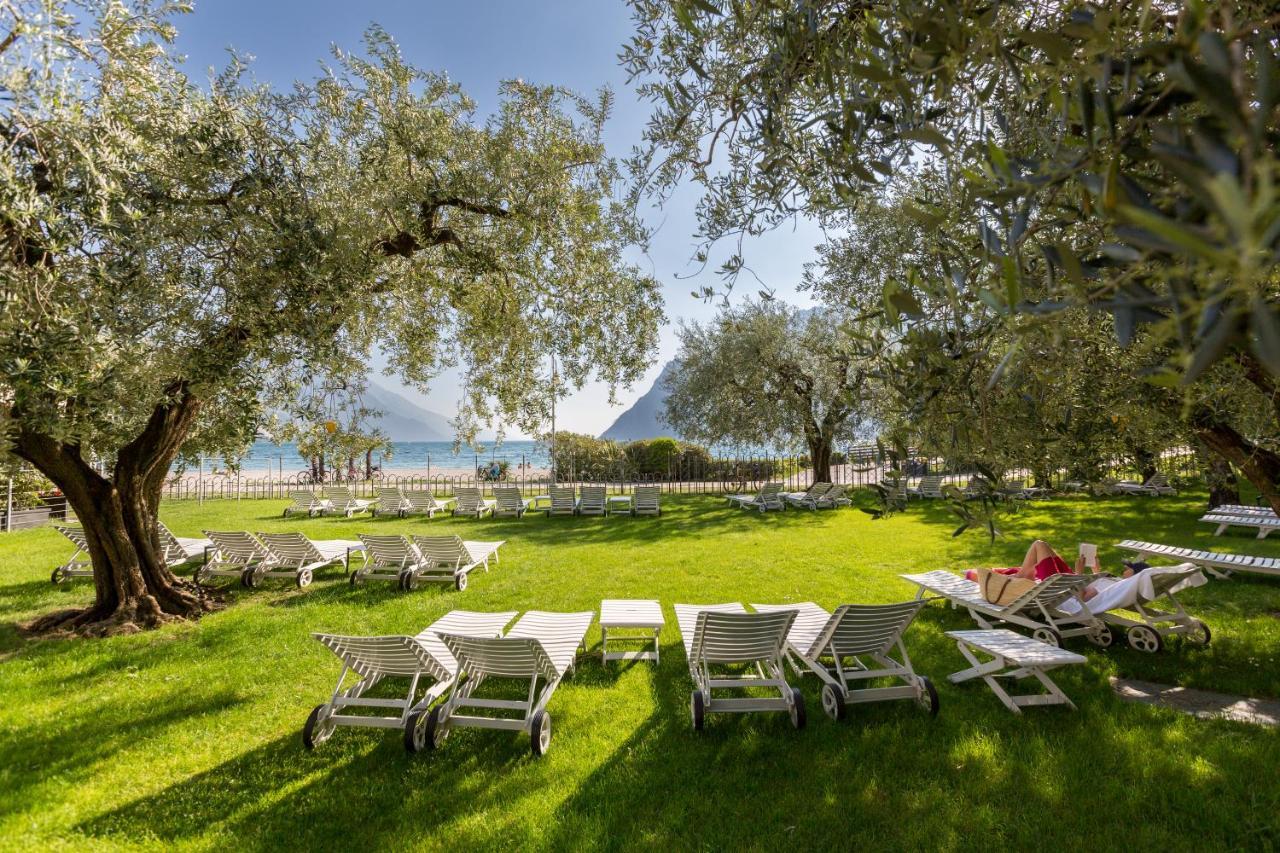 Hotel Baia Azzurra - Lake Front Torbole Sul Garda Exteriér fotografie