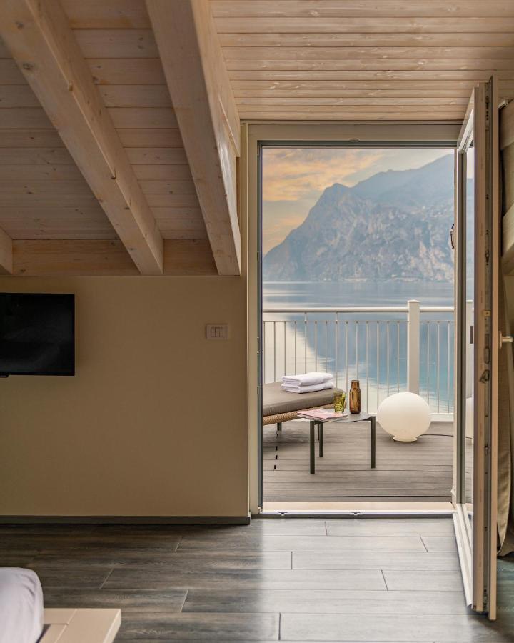 Hotel Baia Azzurra - Lake Front Torbole Sul Garda Exteriér fotografie