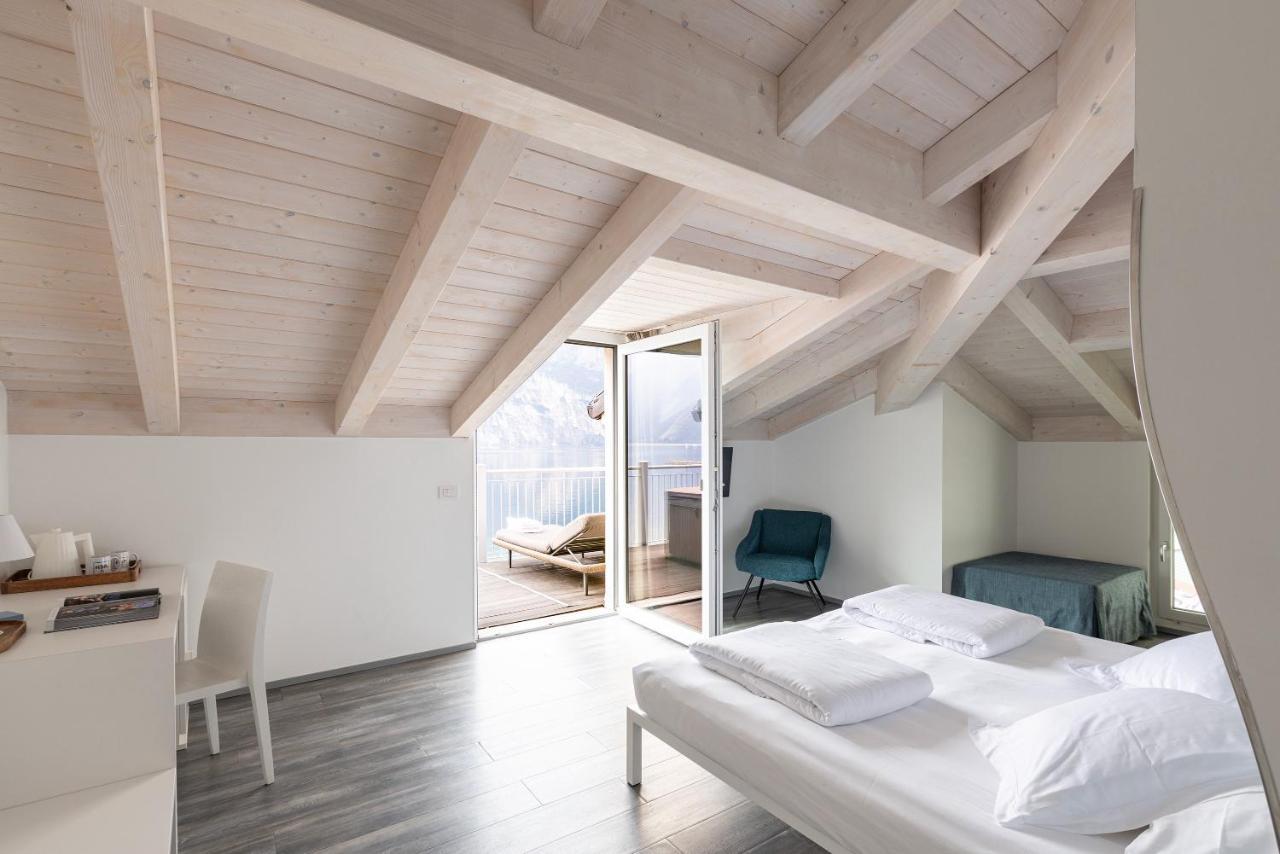 Hotel Baia Azzurra - Lake Front Torbole Sul Garda Exteriér fotografie