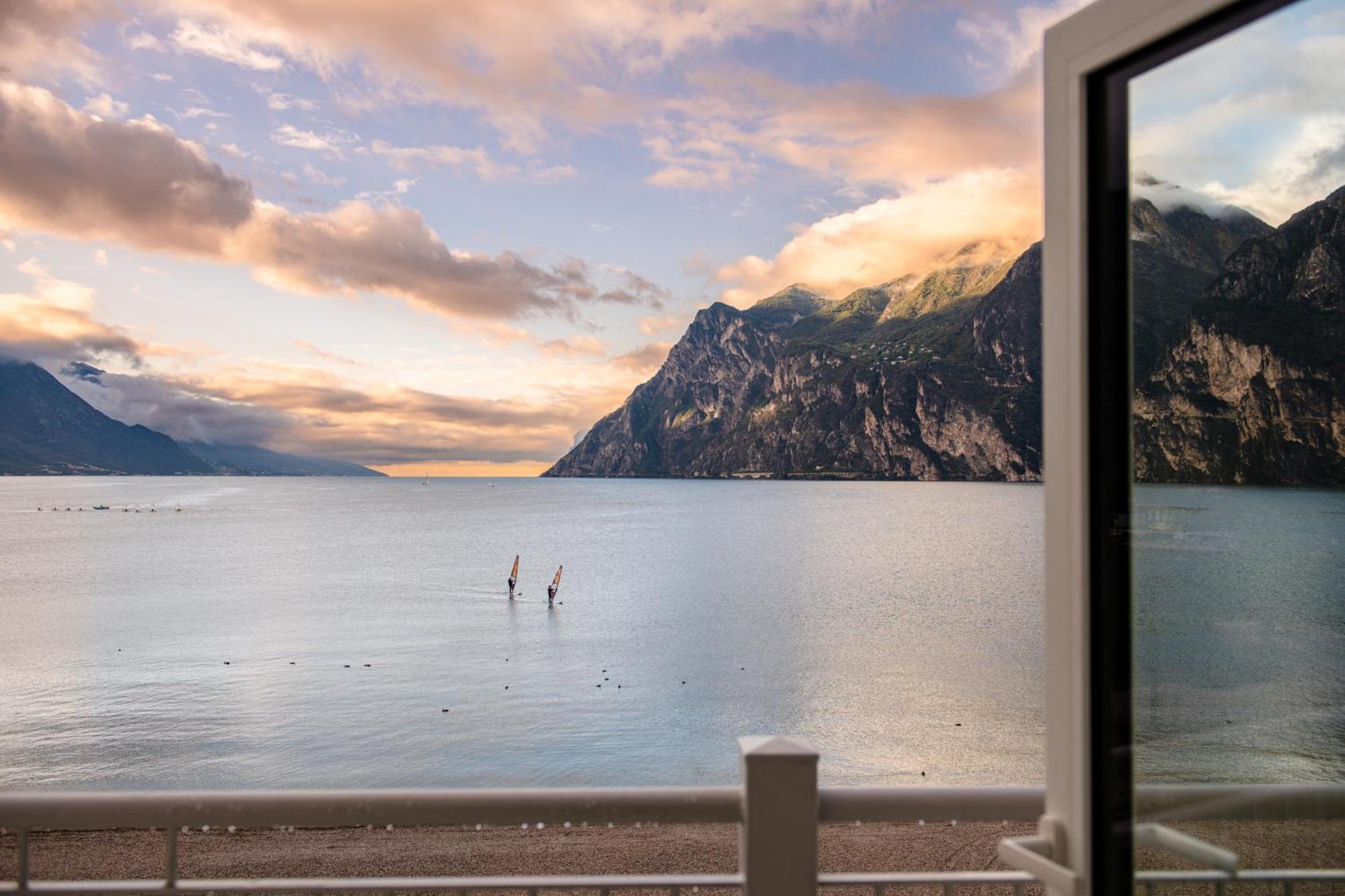 Hotel Baia Azzurra - Lake Front Torbole Sul Garda Exteriér fotografie