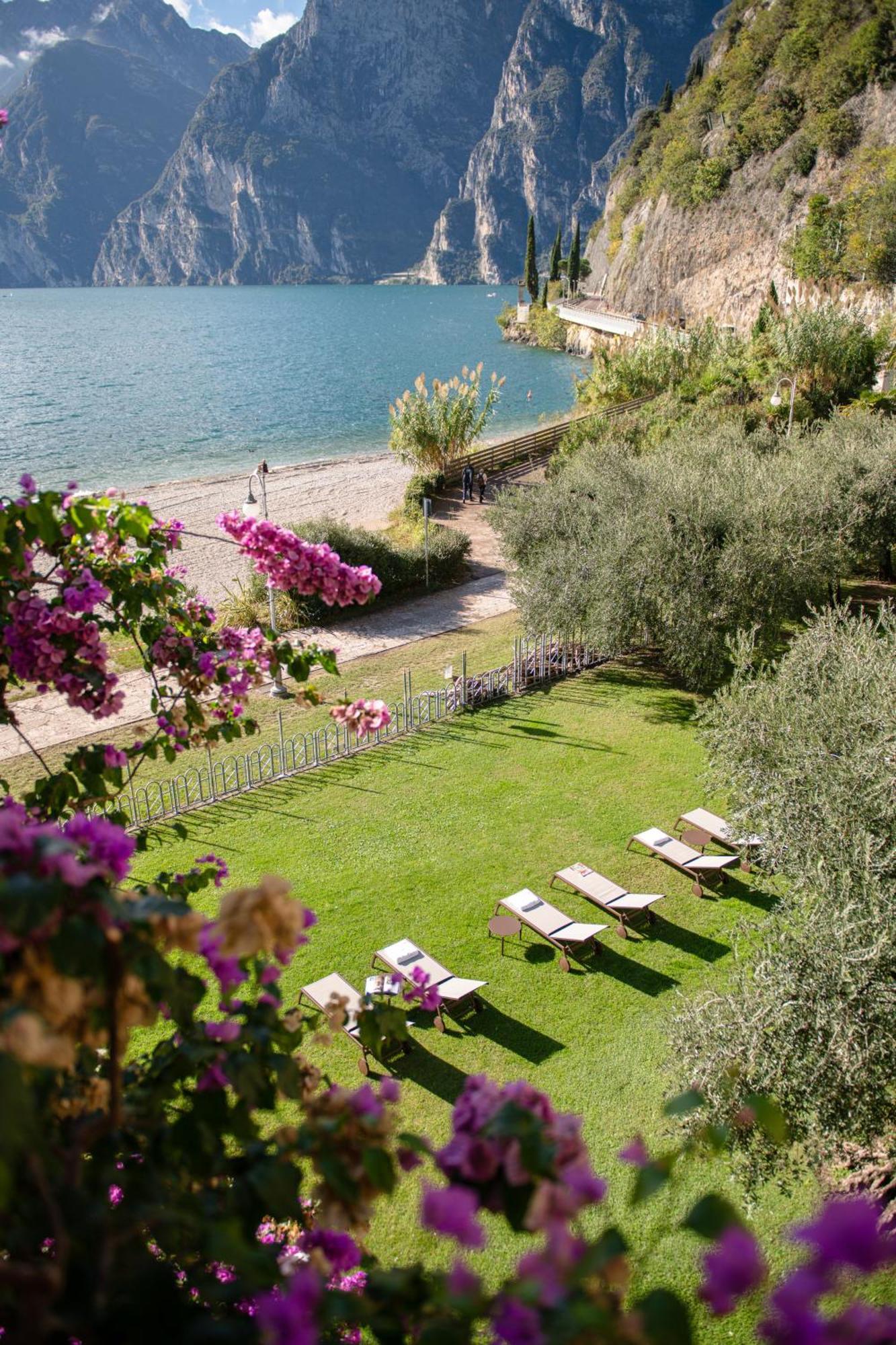 Hotel Baia Azzurra - Lake Front Torbole Sul Garda Exteriér fotografie