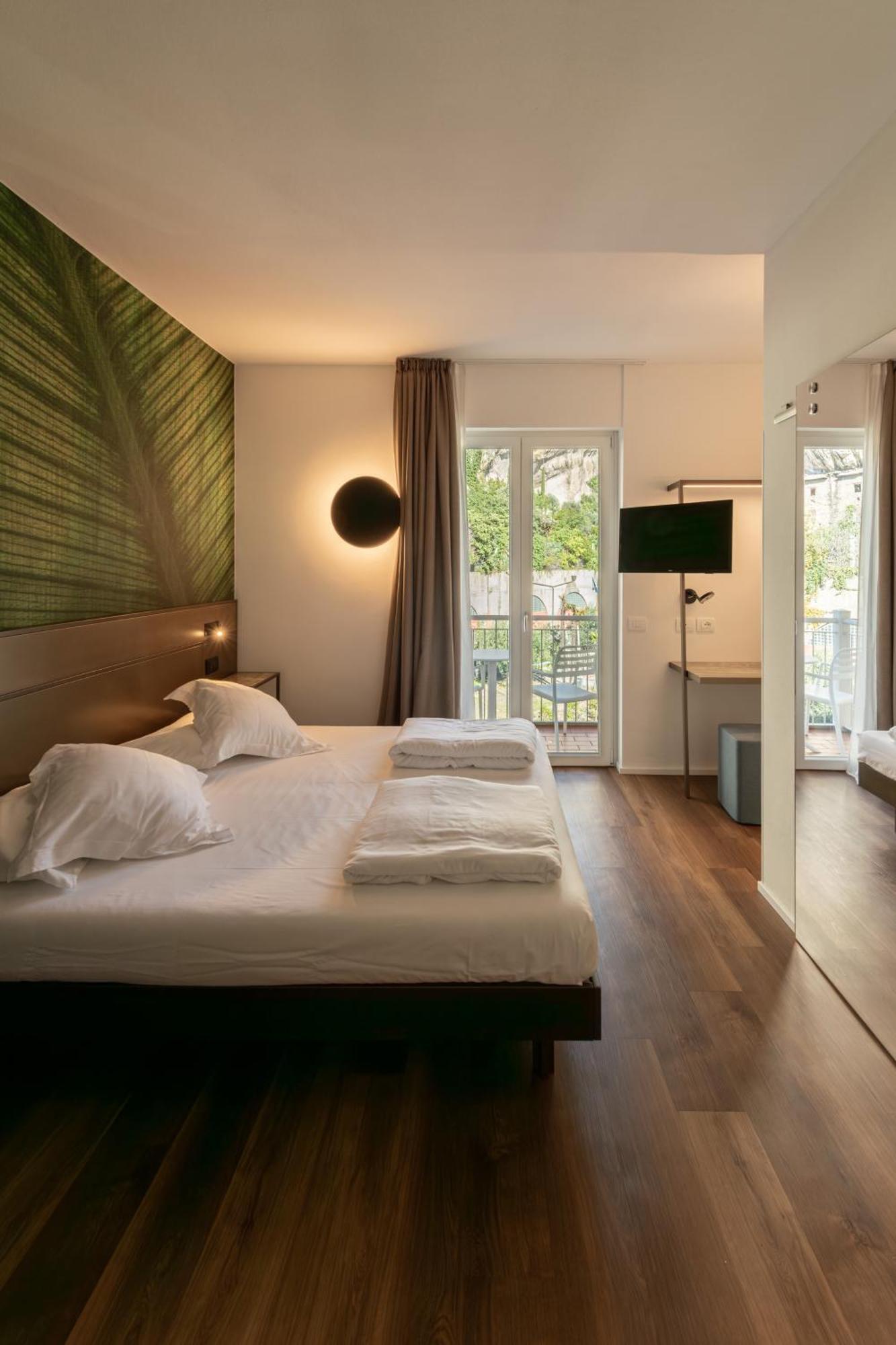 Hotel Baia Azzurra - Lake Front Torbole Sul Garda Exteriér fotografie