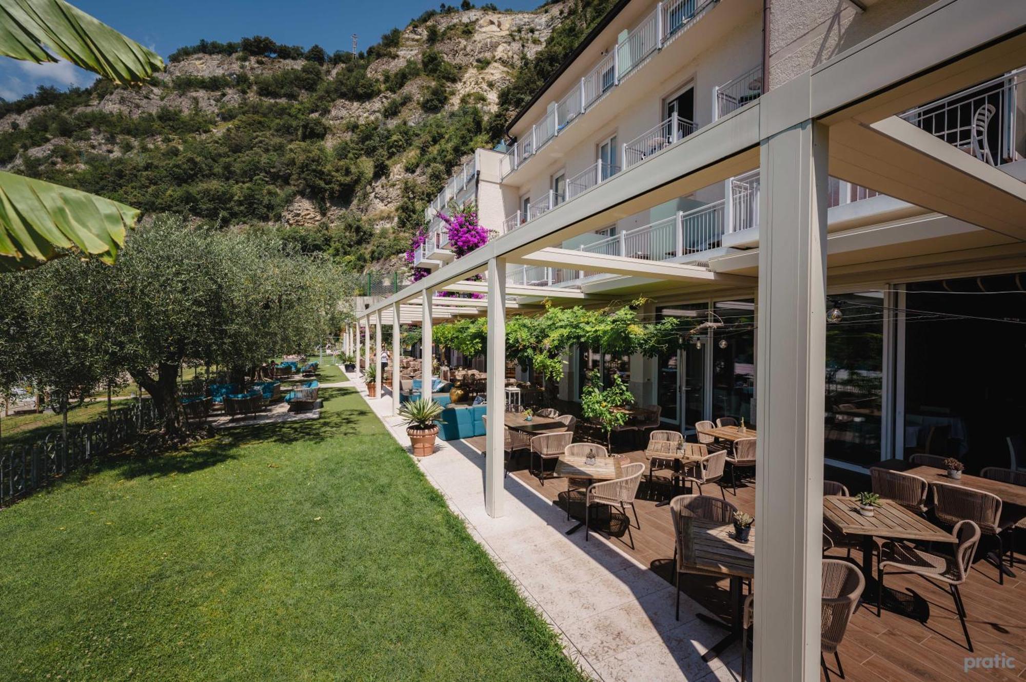 Hotel Baia Azzurra - Lake Front Torbole Sul Garda Exteriér fotografie