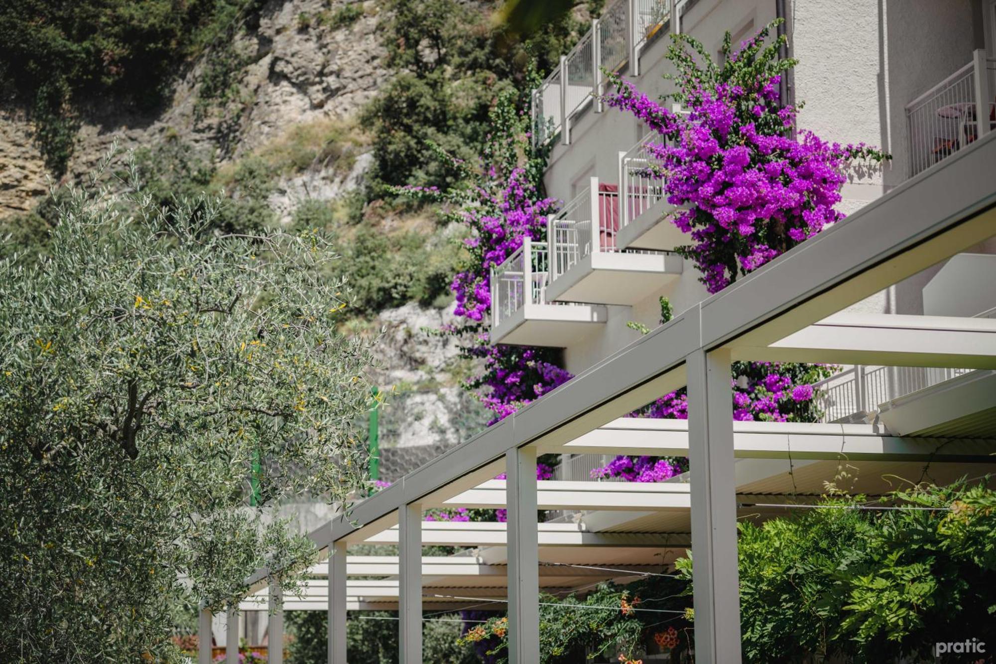 Hotel Baia Azzurra - Lake Front Torbole Sul Garda Exteriér fotografie