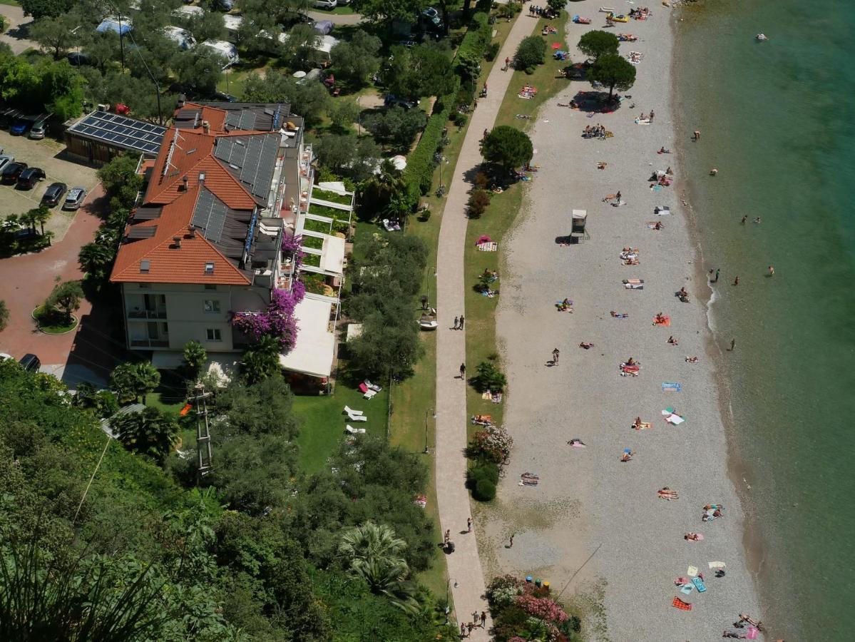 Hotel Baia Azzurra - Lake Front Torbole Sul Garda Exteriér fotografie
