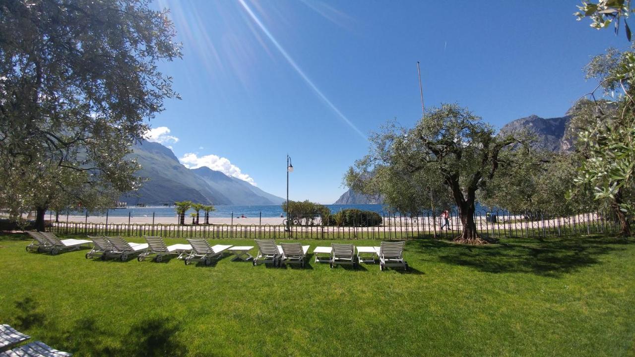 Hotel Baia Azzurra - Lake Front Torbole Sul Garda Exteriér fotografie