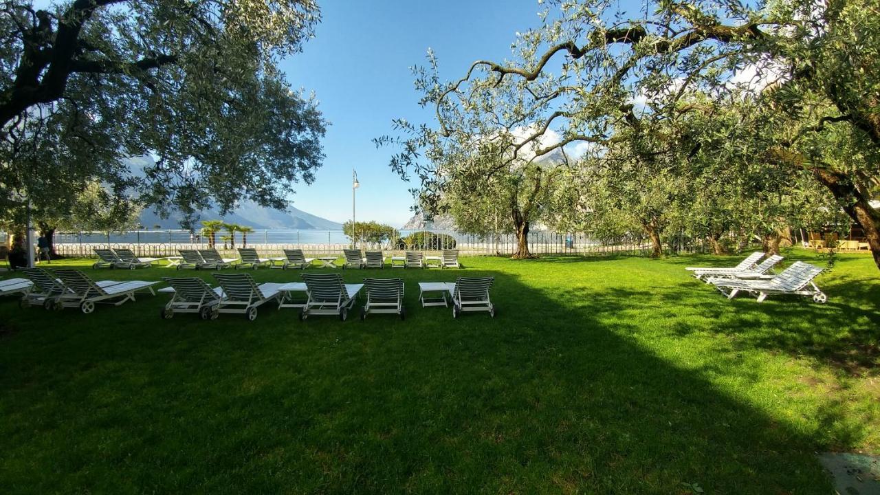 Hotel Baia Azzurra - Lake Front Torbole Sul Garda Exteriér fotografie
